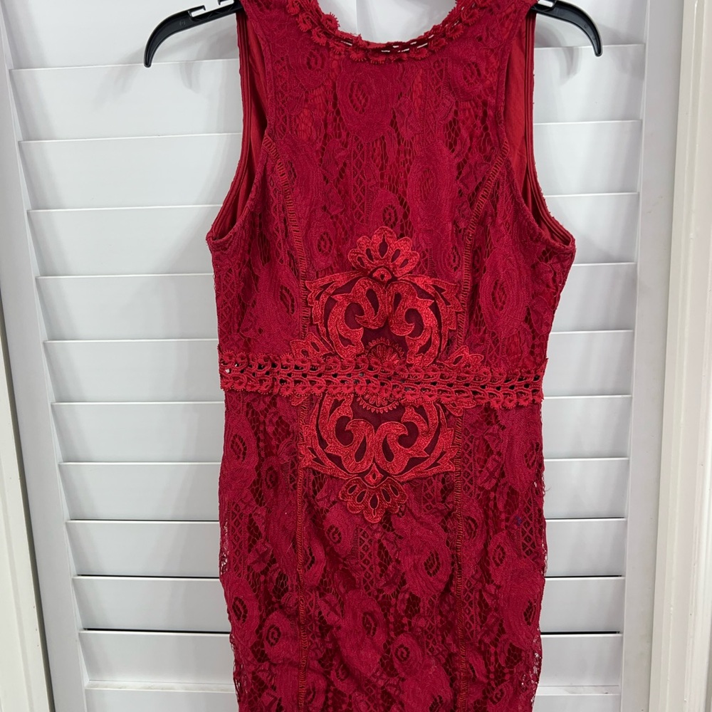 Red Lace Sleeveless Women's Dress